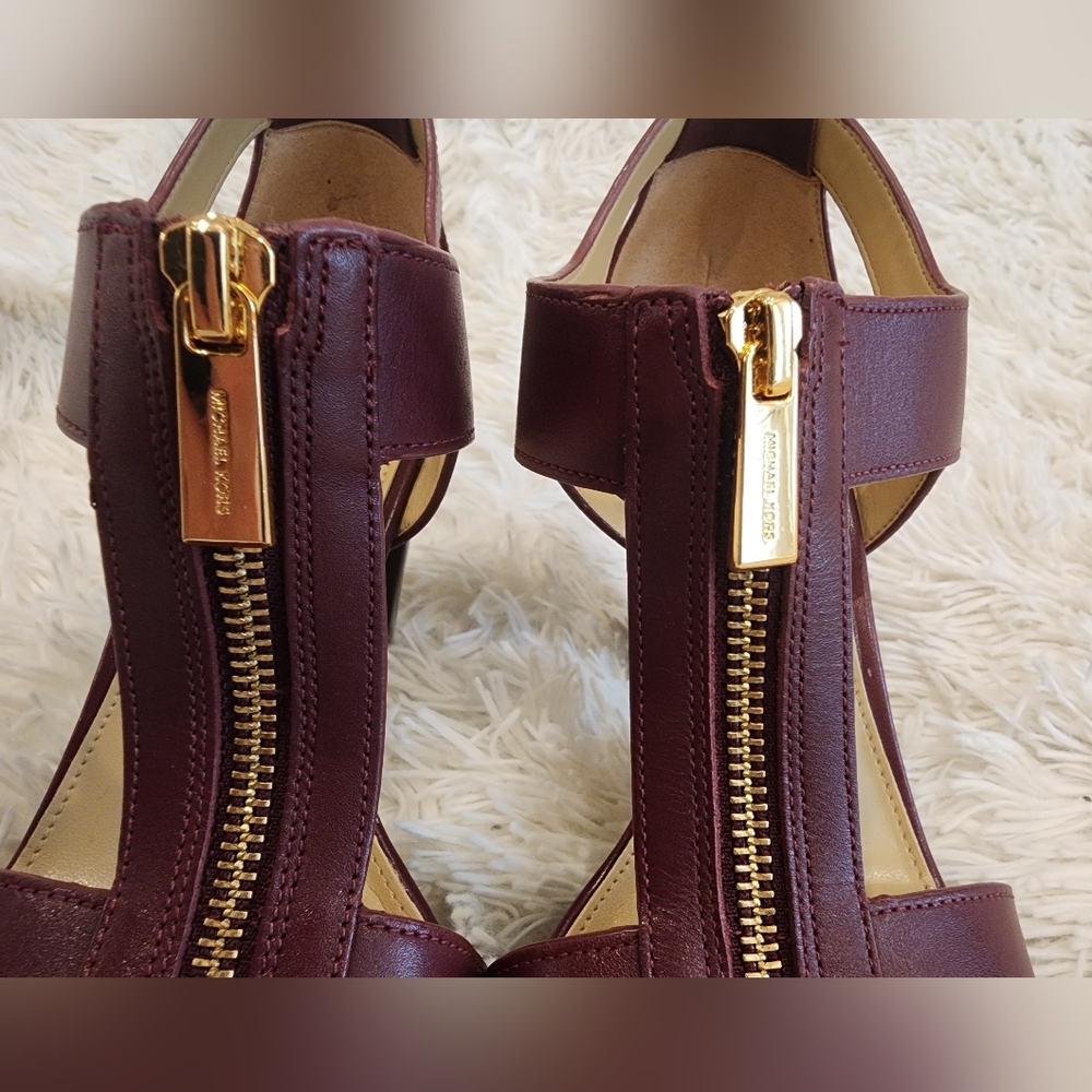 Michael Kors NWOB Berkley T-Strap Platform Dress Sandals. Wine/burgundy - Picture 5 of 9